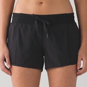 Lululemon Hotty Hot Short Size 4 - Black